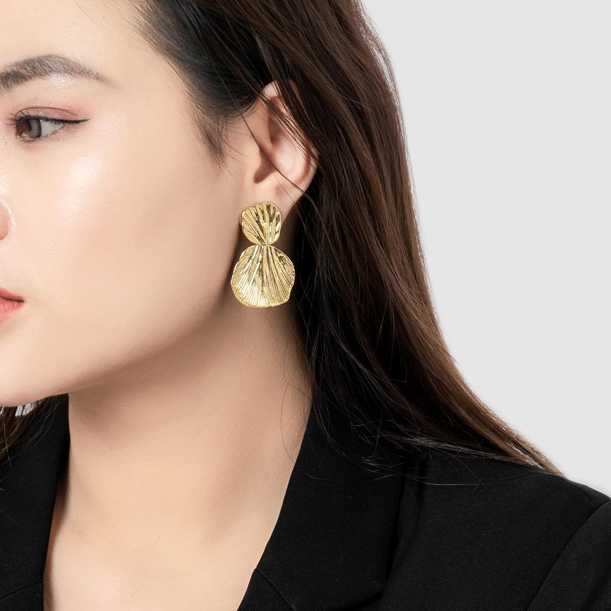 Copper-plated 18K gold leaf texture light luxury earrings s925 silver needle niche design advanced texture earrings срібний
Copper-plated 18K gold leaf texture light luxury earrings s925 silver needle niche design advanced texture earrings срібний