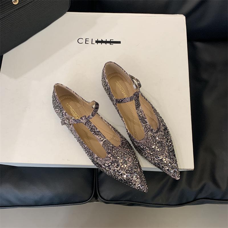 2025 summer new fashion rhinestone pointed T-button shoes flat versatile women s shoes 39
2025 summer new fashion rhinestone pointed T-button shoes flat versatile women s shoes 39
