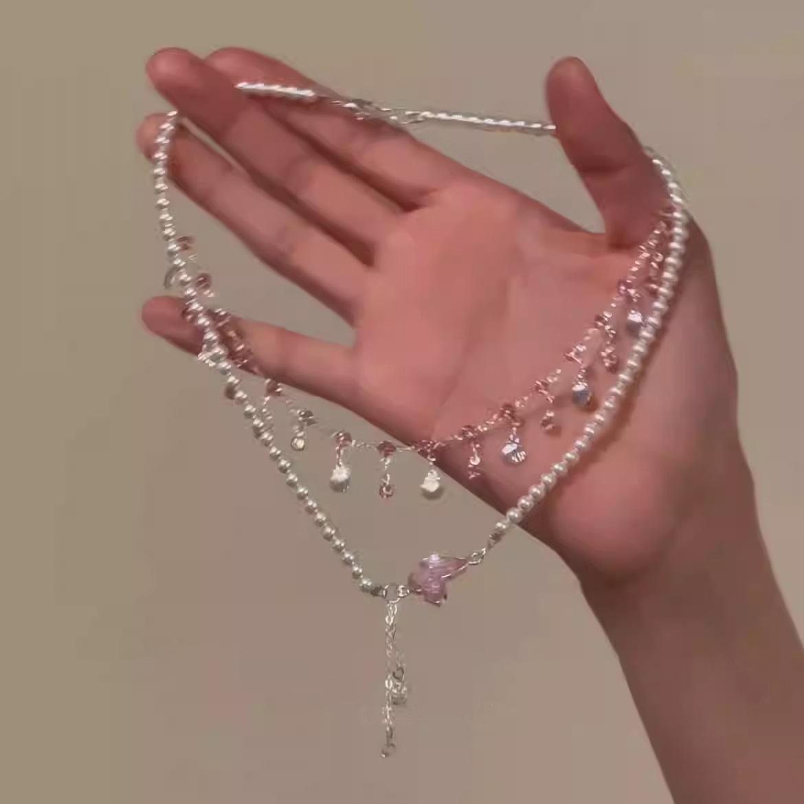 Zircon pearl double-layer butterfly pendant, fringed necklace, sweet and delicate collarbone chain, fashionable versatile and high-end necklace.
Zircon pearl double-layer butterfly pendant, fringed necklace, sweet and delicate collarbone chain, fashionable versatile and high-end necklace.
