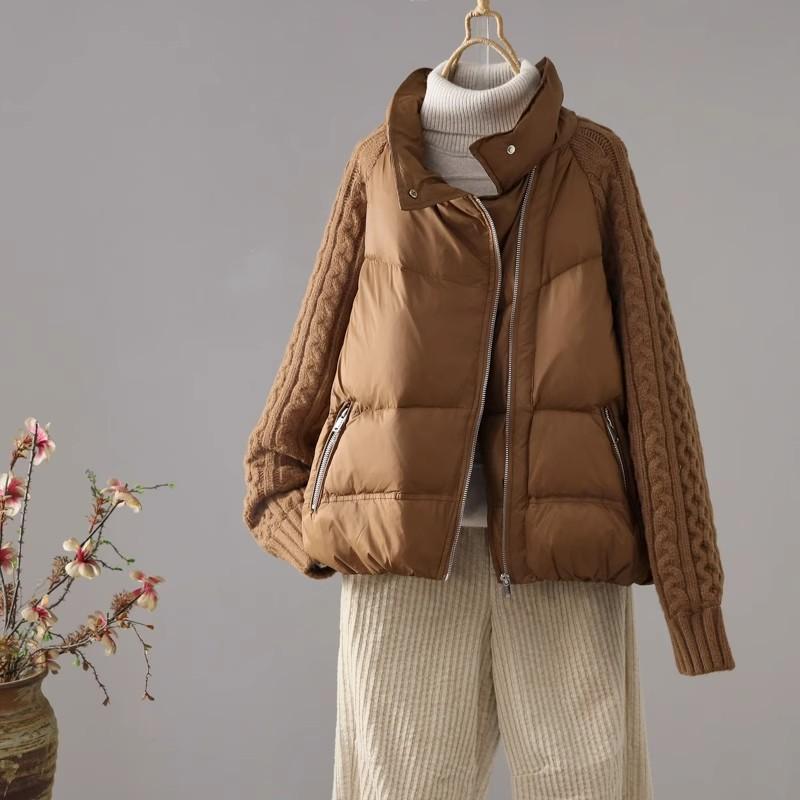 Knitted Sleeve Splicing Down Jacket Women s 2024 Winter Fashion Short Stand-Up Neck Oblique Zipper Warm Small Jacket Tide M темно-коричневого кольору
Knitted Sleeve Splicing Down Jacket Women s 2024 Winter Fashion Short Stand-Up Neck Oblique Zipper Warm Small Jacket Tide M темно-коричневого кольору