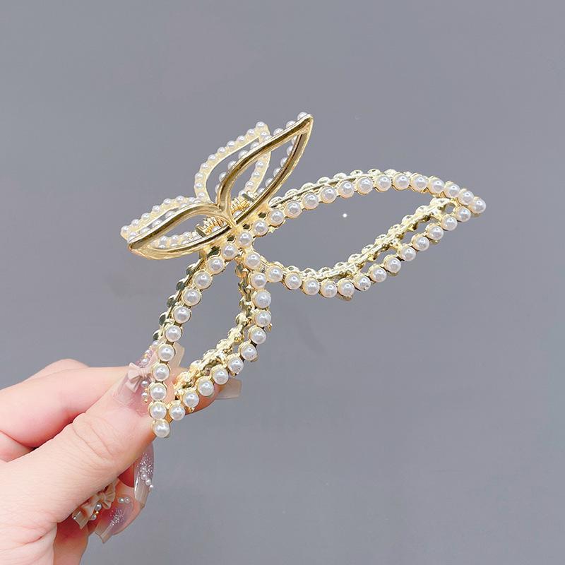 Заколка для волос «Акула» с жемчугом и стразами «Лилия долины»
Заколка для волос «Акула» с жемчугом и стразами «Лилия долины»