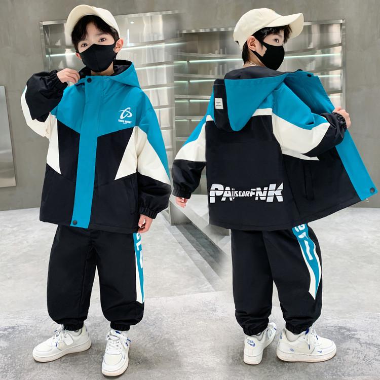 Комплект ветровки для мальчиков на весну/осень 2025 года: Стильный двухкомпонентный костюм для детей 160 cm
Комплект ветровки для мальчиков на весну/осень 2025 года: Стильный двухкомпонентный костюм для детей 160 cm