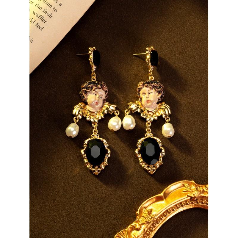 Vintage Girl Portrait With Pearl Tassel Earrings Personalized Charm Female
Vintage Girl Portrait With Pearl Tassel Earrings Personalized Charm Female
