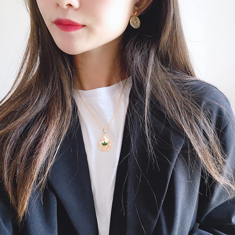 Teardrop Cutout Vine Knot Pendant with Zirconia, Stainless Steel Women s Minimalist Clavicle Chain
Teardrop Cutout Vine Knot Pendant with Zirconia, Stainless Steel Women s Minimalist Clavicle Chain