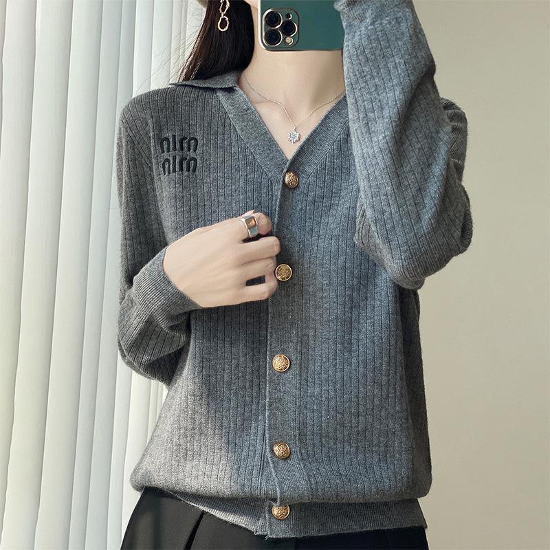 Осень Новый Стиль Женский Вязаный Свитер V-образный вырез Кардиган Воротник ПОЛО Свитер с длинным рукавом для женщин M серый
Осень Новый Стиль Женский Вязаный Свитер V-образный вырез Кардиган Воротник ПОЛО Свитер с длинным рукавом для женщин M серый