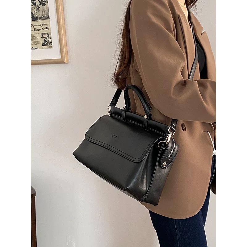 Vintage PU leather women handbag Brand Designer female Messenger Shoulder bags Ladies Totes ommuting office bag чорний
Vintage PU leather women handbag Brand Designer female Messenger Shoulder bags Ladies Totes ommuting office bag чорний