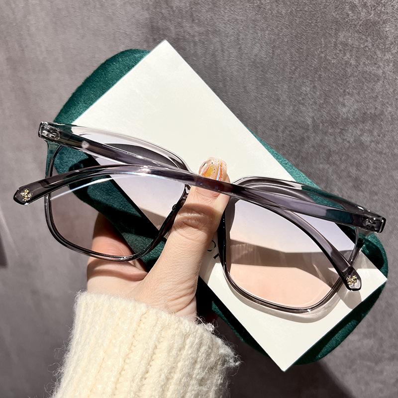 Корейская версия модных солнцезащитных очков в коробке, женские роскошные светлые солнцезащитные очки High Sense, мужские солнцезащитные очки с УФ-затенением
Корейская версия модных солнцезащитных очков в коробке, женские роскошные светлые солнцезащитные очки High Sense, мужские солнцезащитные очки с УФ-затенением