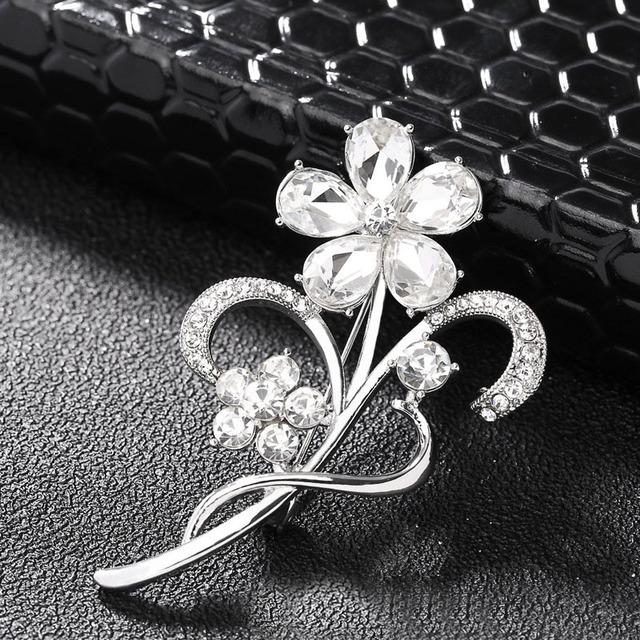 Женская брошь в форме цветка, простая, маленькая, свежий стиль, стразы, аксессуары для одежды, брошь белый
Женская брошь в форме цветка, простая, маленькая, свежий стиль, стразы, аксессуары для одежды, брошь белый