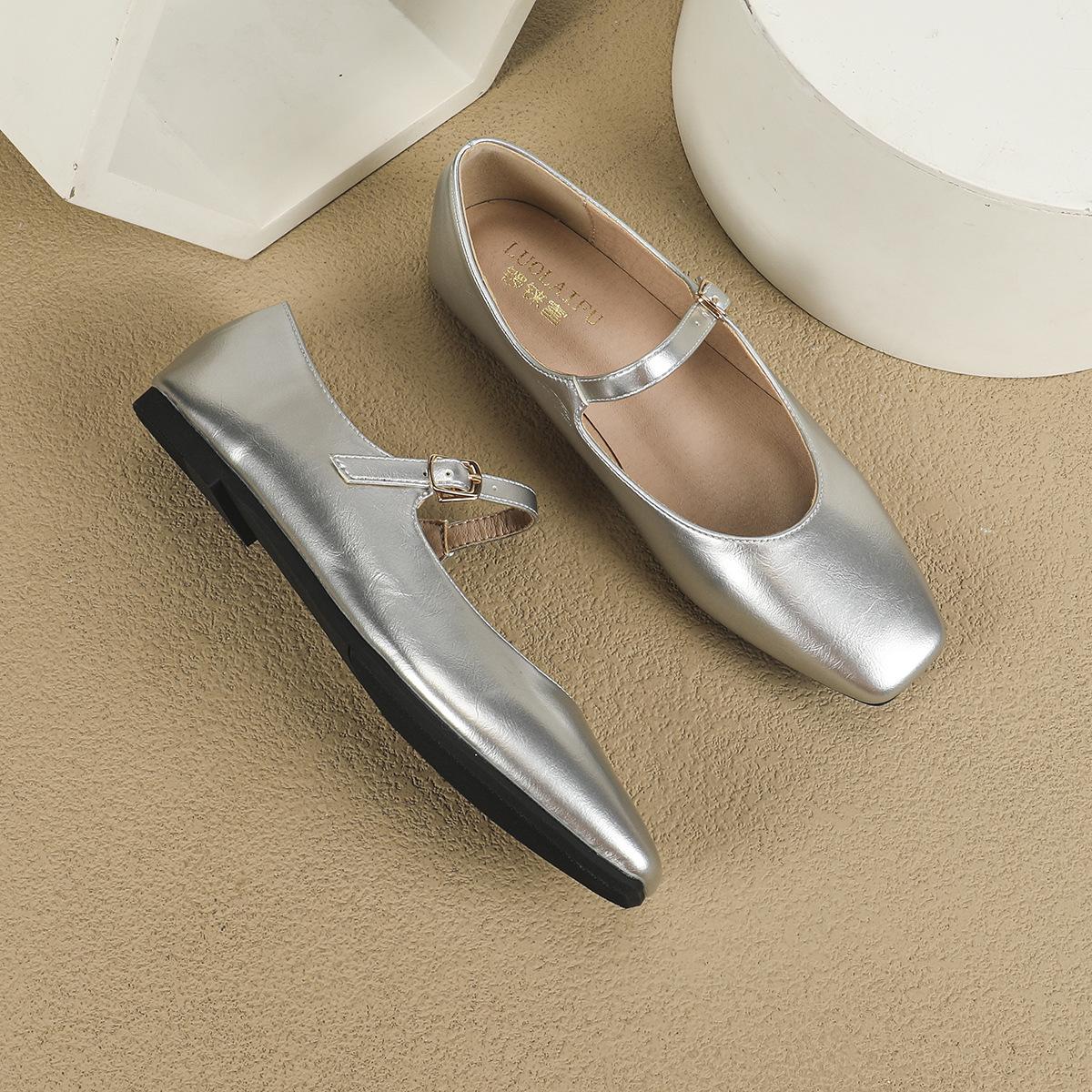 Жіночі балетки Mary Jane Повсякденні балетки Прогулянкові туфлі з квадратним носком і ремінцем на щиколотці Стильні зручні робочі весільні балетки зі штучної шкіри 40 срібний
Жіночі балетки Mary Jane Повсякденні балетки Прогулянкові туфлі з квадратним носком і ремінцем на щиколотці Стильні зручні робочі весільні балетки зі штучної шкіри 40 срібний