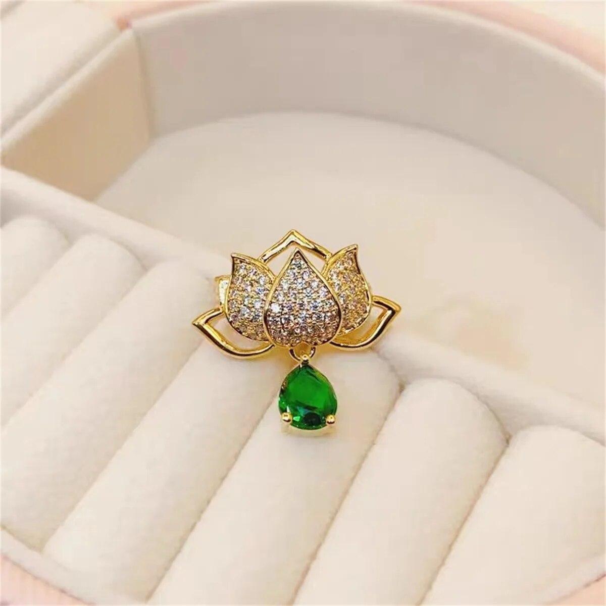 Rinhoo, роскошная брошь со стразами, цветок лотоса, булавки для женщин, розовый кристалл, капля воды, цветочная эмаль, значок, растение, корсаж, ювелирные изделия
Rinhoo, роскошная брошь со стразами, цветок лотоса, булавки для женщин, розовый кристалл, капля воды, цветочная эмаль, значок, растение, корсаж, ювелирные изделия