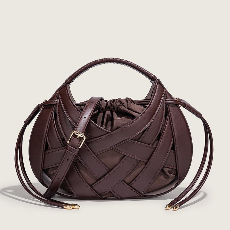 Luxury Retro Woven Handbag Bird s Nest Design 2-in-1 Basket Bag Women Fashion Hollow Out Crossbody Bag With Tassel Drawstring 28X6X23CM кавовий
Luxury Retro Woven Handbag Bird s Nest Design 2-in-1 Basket Bag Women Fashion Hollow Out Crossbody Bag With Tassel Drawstring 28X6X23CM кавовий