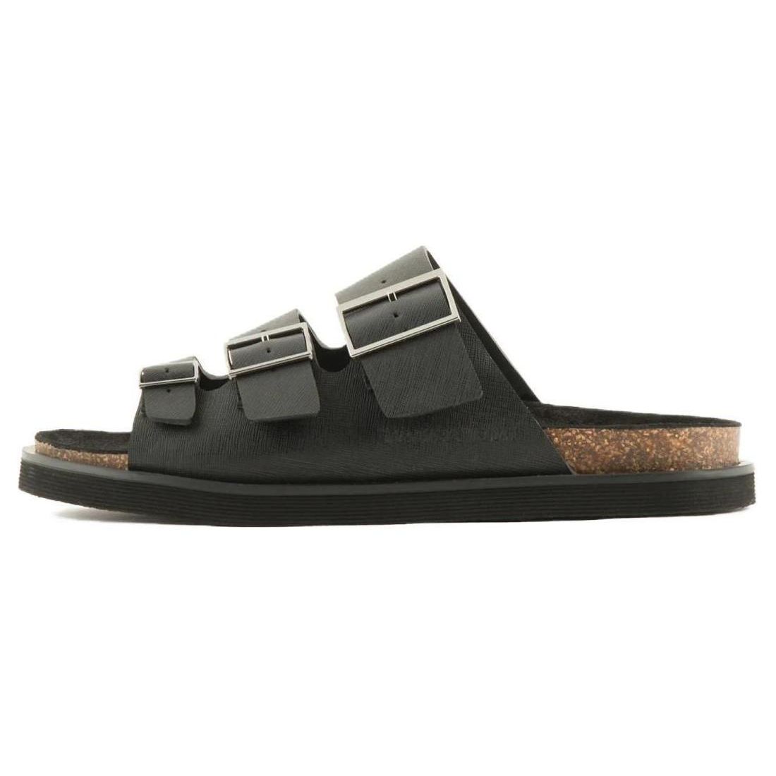 Emporio Armani Comfortable Versatile Slide Sandals Men footwear Black X4P132XF776100002 42
Emporio Armani Comfortable Versatile Slide Sandals Men footwear Black X4P132XF776100002 42