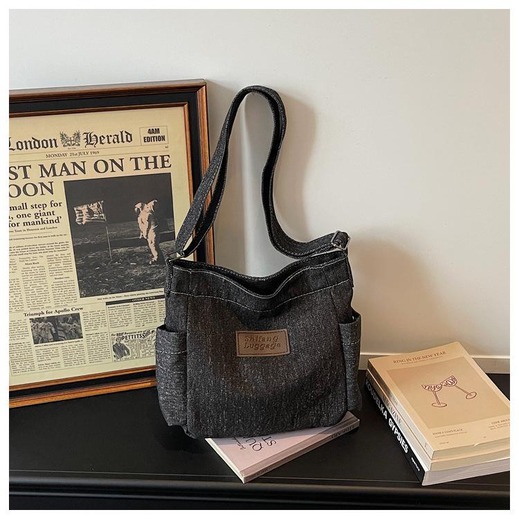 New Fashi Shoulder Bag Large Capacity Casual Minimalist Denim Crossbody Bag for Women Versatile Soft Canvas Underarm Bag чёрный
New Fashi Shoulder Bag Large Capacity Casual Minimalist Denim Crossbody Bag for Women Versatile Soft Canvas Underarm Bag чёрный