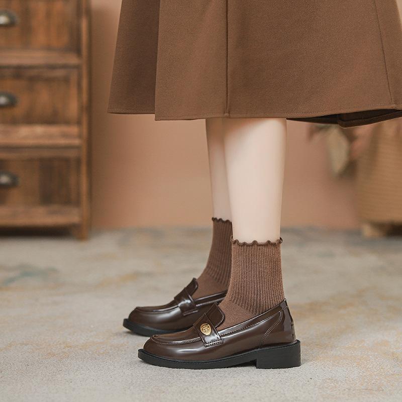 Тот же стиль, что и у виноградной мамы, новые лоферы на одной педали с круглым носком и золотой пряжкой, внутренняя высота увеличивается на 6,5 см, и черная маленькая кожа 39 коричневый
Тот же стиль, что и у виноградной мамы, новые лоферы на одной педали с круглым носком и золотой пряжкой, внутренняя высота увеличивается на 6,5 см, и черная маленькая кожа 39 коричневый