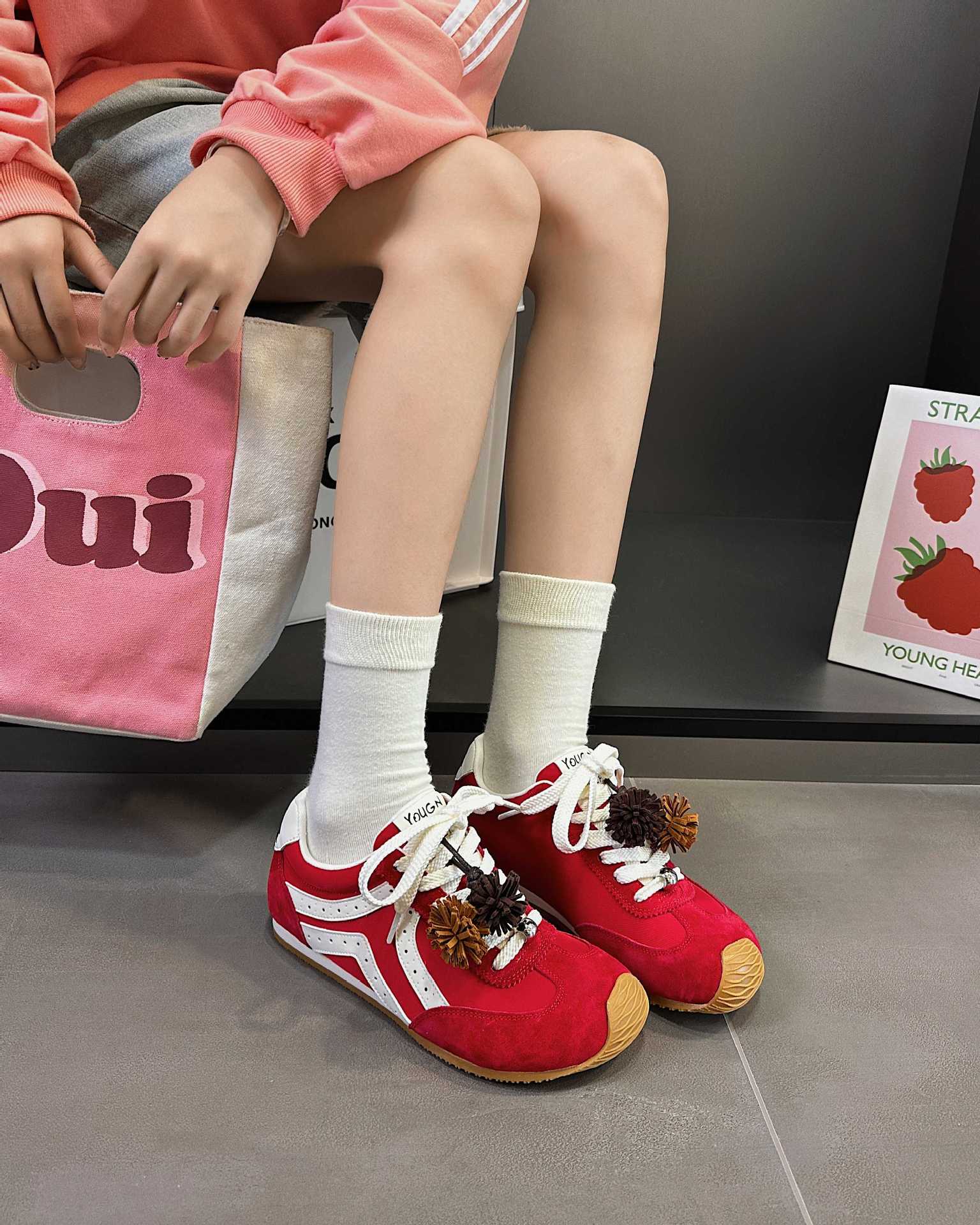 2025 new spring and autumn flat-bottomed versatile casual and comfortable German training shoes women s fashion low-top shoes women s trendy shoes sin 40 красный
2025 new spring and autumn flat-bottomed versatile casual and comfortable German training shoes women s fashion low-top shoes women s trendy shoes sin 40 красный