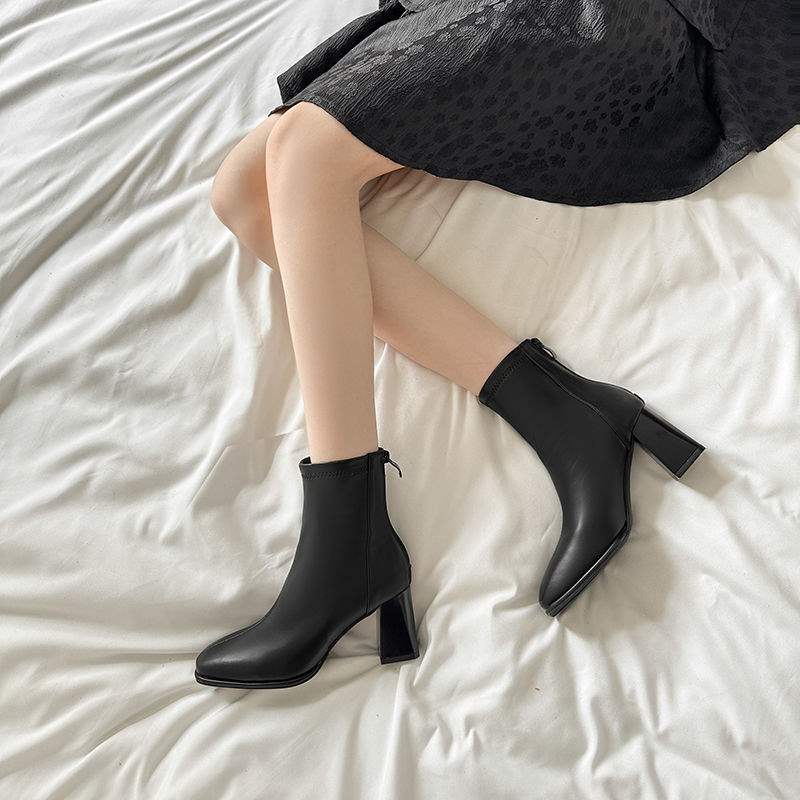 Real soft leather white high-heeled short boots women s 2025 autumn and winter new thick-heeled Martin boots square head elastic thin boots 40
Real soft leather white high-heeled short boots women s 2025 autumn and winter new thick-heeled Martin boots square head elastic thin boots 40