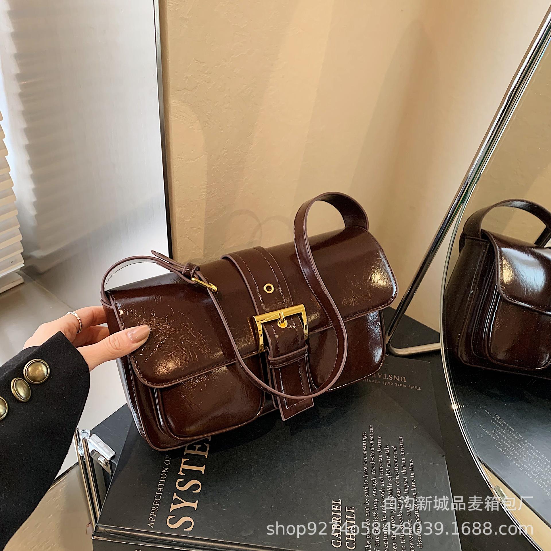 Manufacturer temperament versatile underarm small bag women 2025 new trendy retro shoulder bag fashion messenger bag
Manufacturer temperament versatile underarm small bag women 2025 new trendy retro shoulder bag fashion messenger bag