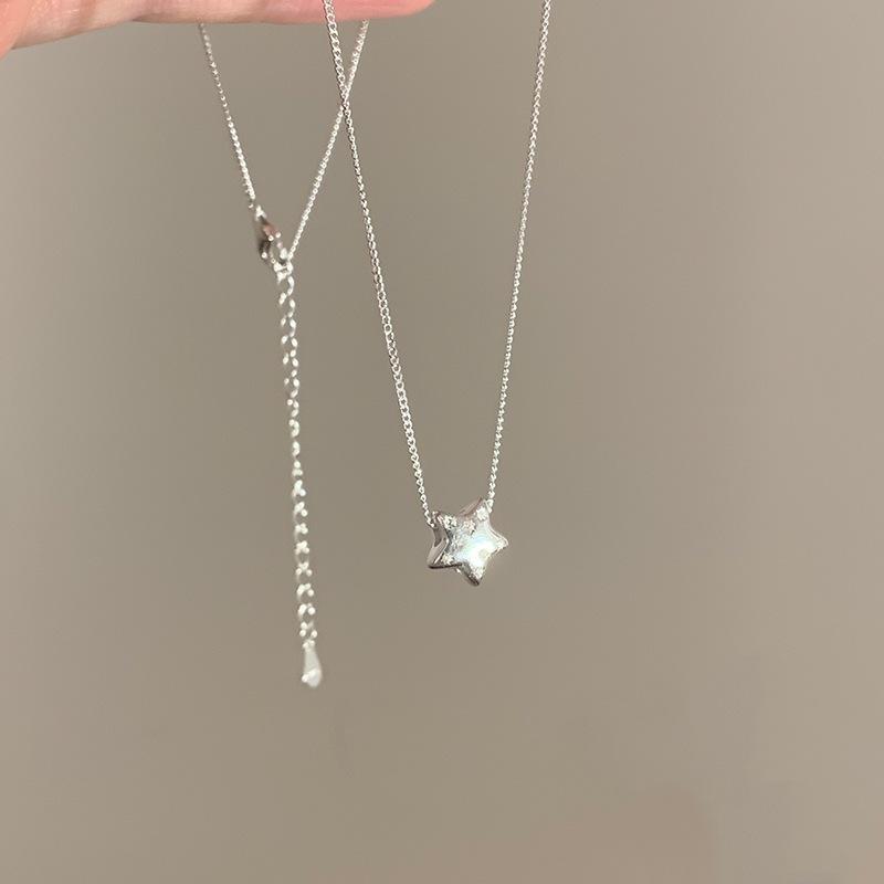 Trendy Luxury Red Star Necklace: Women s Simple Fashion Clavicle Choker
Trendy Luxury Red Star Necklace: Women s Simple Fashion Clavicle Choker