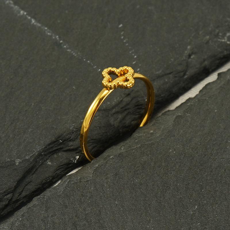 New Fashion Stainless Steel Simple Clover Ring Premium Versatile Titanium Steel 18k Adjustable Ring Opening adjustable золотий
New Fashion Stainless Steel Simple Clover Ring Premium Versatile Titanium Steel 18k Adjustable Ring Opening adjustable золотий