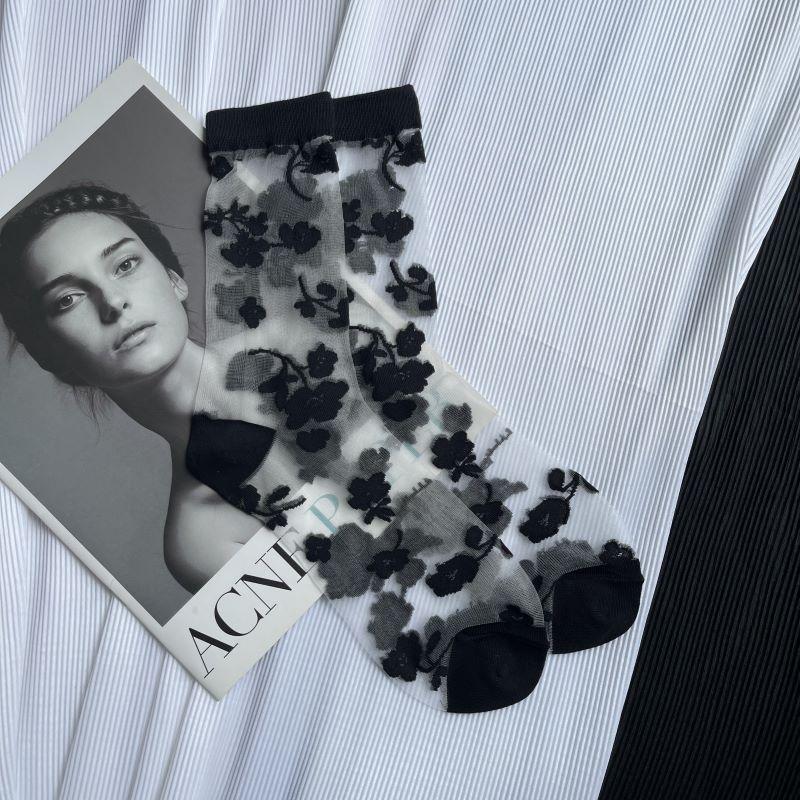 Ultra-Thin Floral Jacquard Mid-Calf Crystal Silk Stockings in Black & White 35-40
Ultra-Thin Floral Jacquard Mid-Calf Crystal Silk Stockings in Black & White 35-40