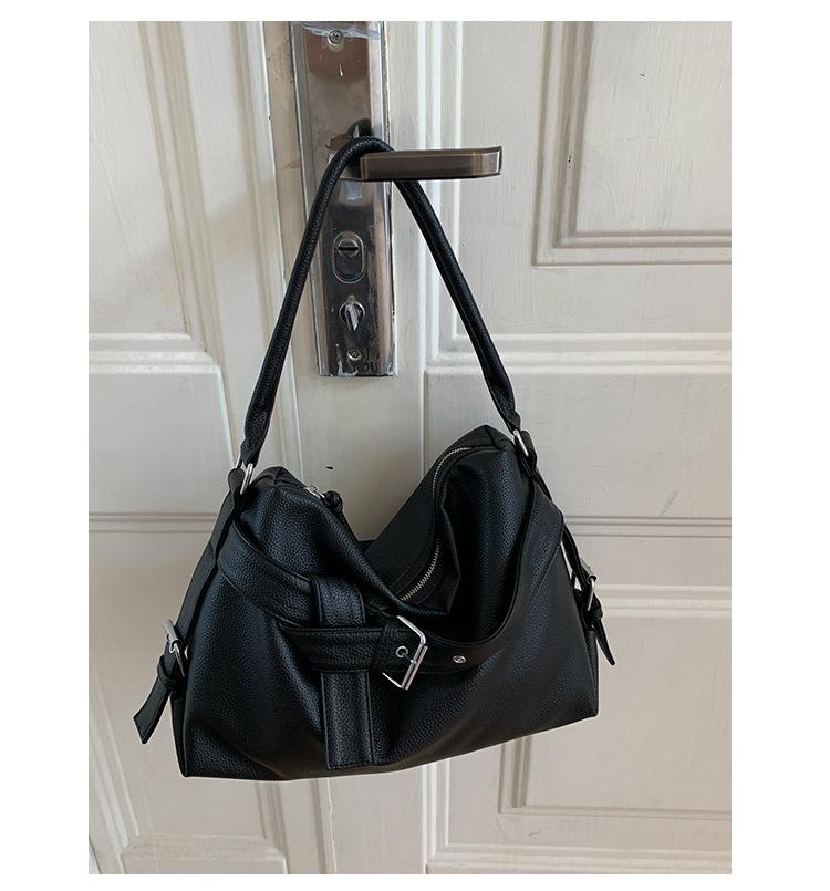 25 New large-capacity soft pitot bag, retro locomotive underarm bag, lazy shoulder messenger bag, Spice Girl wasteland bag чорний
25 New large-capacity soft pitot bag, retro locomotive underarm bag, lazy shoulder messenger bag, Spice Girl wasteland bag чорний