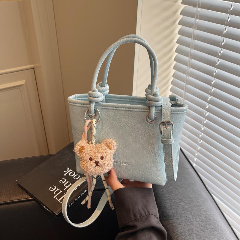 новая летняя универсальная маленькая сумка женская на плечо сумка-мессенджер премиальное ощущение портативная сумка-ведро синий
новая летняя универсальная маленькая сумка женская на плечо сумка-мессенджер премиальное ощущение портативная сумка-ведро синий