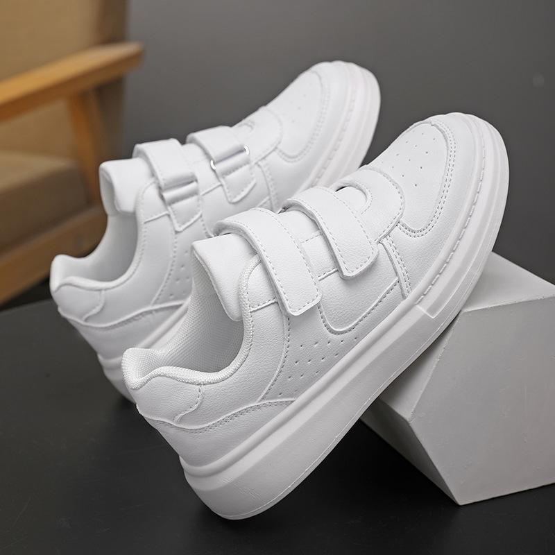 Little white shoes leather surface middle school children primary school students board shoes boys and girls white sports shoes 28 inner length 17.7
Little white shoes leather surface middle school children primary school students board shoes boys and girls white sports shoes 28 inner length 17.7