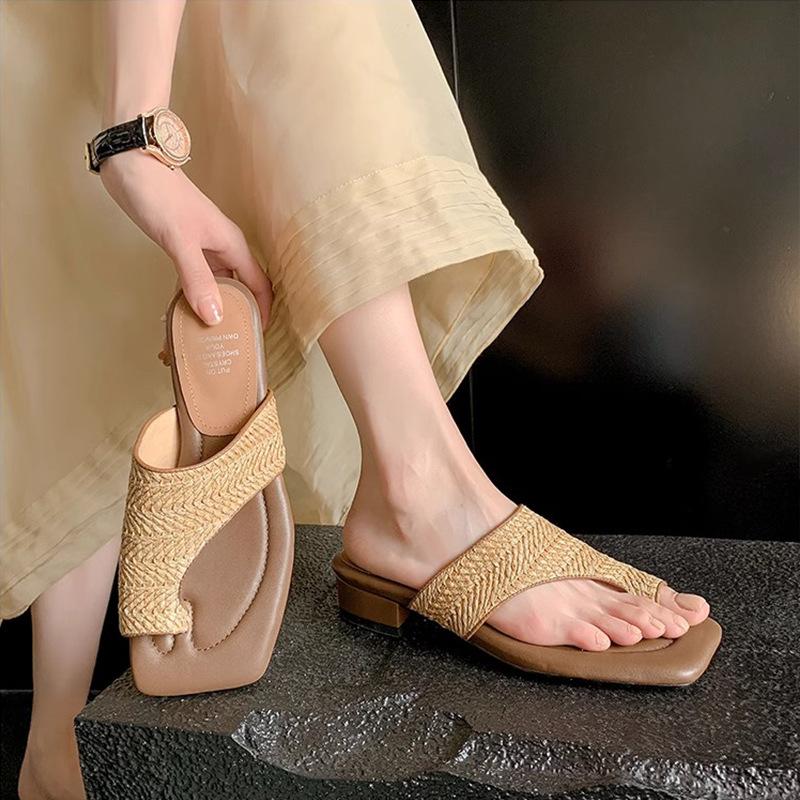 Retro vacation style woven toe cool slippers women s outer wear 2025 summer new niche thick heel sandals 35
Retro vacation style woven toe cool slippers women s outer wear 2025 summer new niche thick heel sandals 35