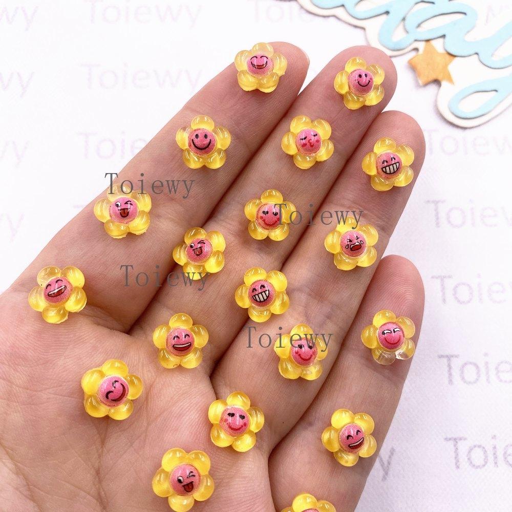 50 шт. Миниатюрные разноцветные смоляные аппликации в виде подсолнухов с улыбкой, стразы для ногтей, плоская задняя сторона, желтые цветы, аксессуары для DIY скрапбукинга и рукоделия
50 шт. Миниатюрные разноцветные смоляные аппликации в виде подсолнухов с улыбкой, стразы для ногтей, плоская задняя сторона, желтые цветы, аксессуары для DIY скрапбукинга и рукоделия