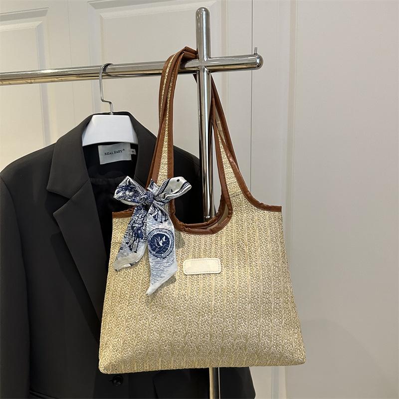 Large capacity underarm bag casual commuting niche fashion portable shoulder bag tote striped simple bag women коричневый
Large capacity underarm bag casual commuting niche fashion portable shoulder bag tote striped simple bag women коричневый