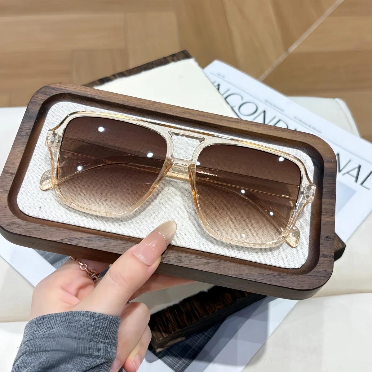 1Pc European and American Retro Style Fashionable Sunglasses for Men and Women, Trendy and Versatile for Summer Sun Protection
1Pc European and American Retro Style Fashionable Sunglasses for Men and Women, Trendy and Versatile for Summer Sun Protection