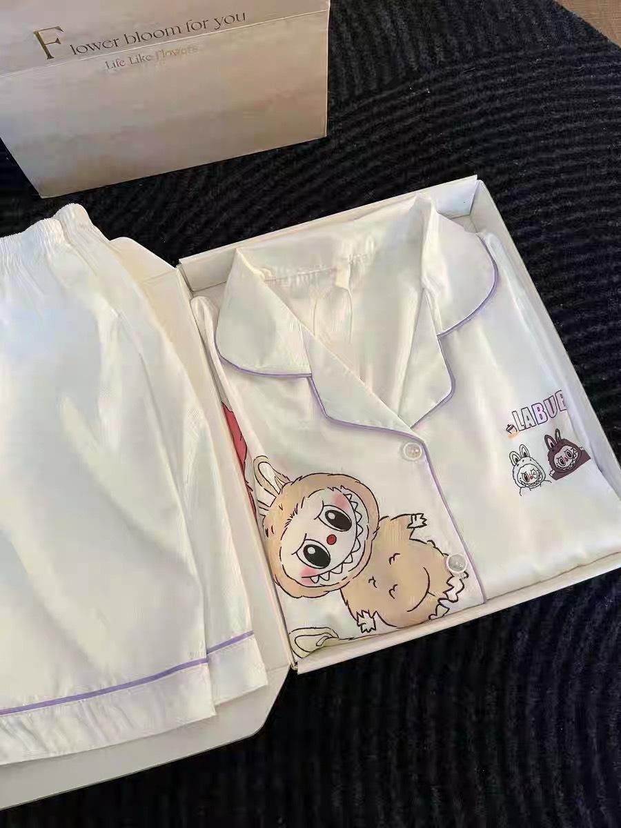 Japanese Internet celebrities Rabub pajamas women s summer short-sleeved shorts ins wind can be worn outside loungewear two-piece set XXL
Japanese Internet celebrities Rabub pajamas women s summer short-sleeved shorts ins wind can be worn outside loungewear two-piece set XXL