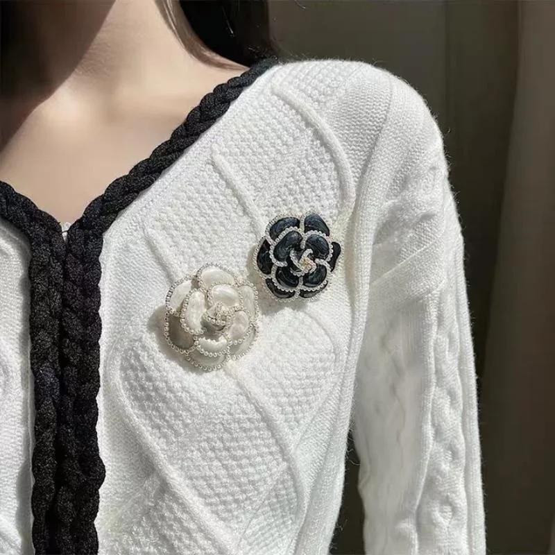 High-end Suit Sweater Pin Pearl Temperament Drop Oil Alloy Camellia Breast Flower Female Temperament Small Fragrant Style Brooch чорний
High-end Suit Sweater Pin Pearl Temperament Drop Oil Alloy Camellia Breast Flower Female Temperament Small Fragrant Style Brooch чорний