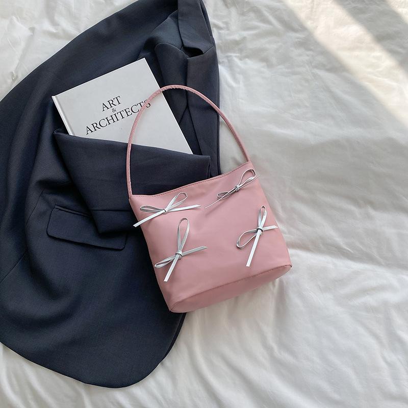 Сумка большой вместимости женская 2025 новая простая и универсальная сумка на плечо с бантом текстурная сумка-ведро для通勤 розовый
Сумка большой вместимости женская 2025 новая простая и универсальная сумка на плечо с бантом текстурная сумка-ведро для通勤 розовый