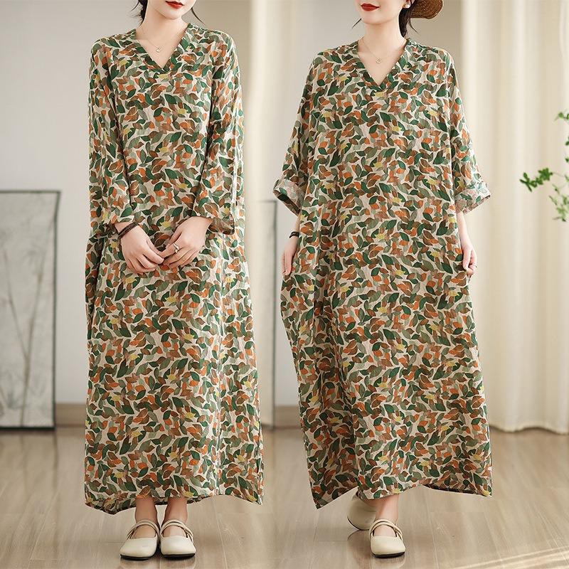 Real early spring new holiday style travel V-neck literary and retro medium and long meat-covering cotton and linen dress one size fits all
Real early spring new holiday style travel V-neck literary and retro medium and long meat-covering cotton and linen dress one size fits all