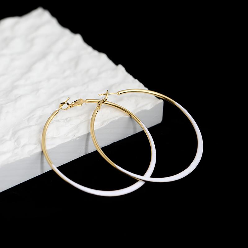 White Enamel Hoop Earrings for Women 40mm Punk Fashion Girls Ear Decoration New Trendy Unusual Earrings pendientes para novia
White Enamel Hoop Earrings for Women 40mm Punk Fashion Girls Ear Decoration New Trendy Unusual Earrings pendientes para novia