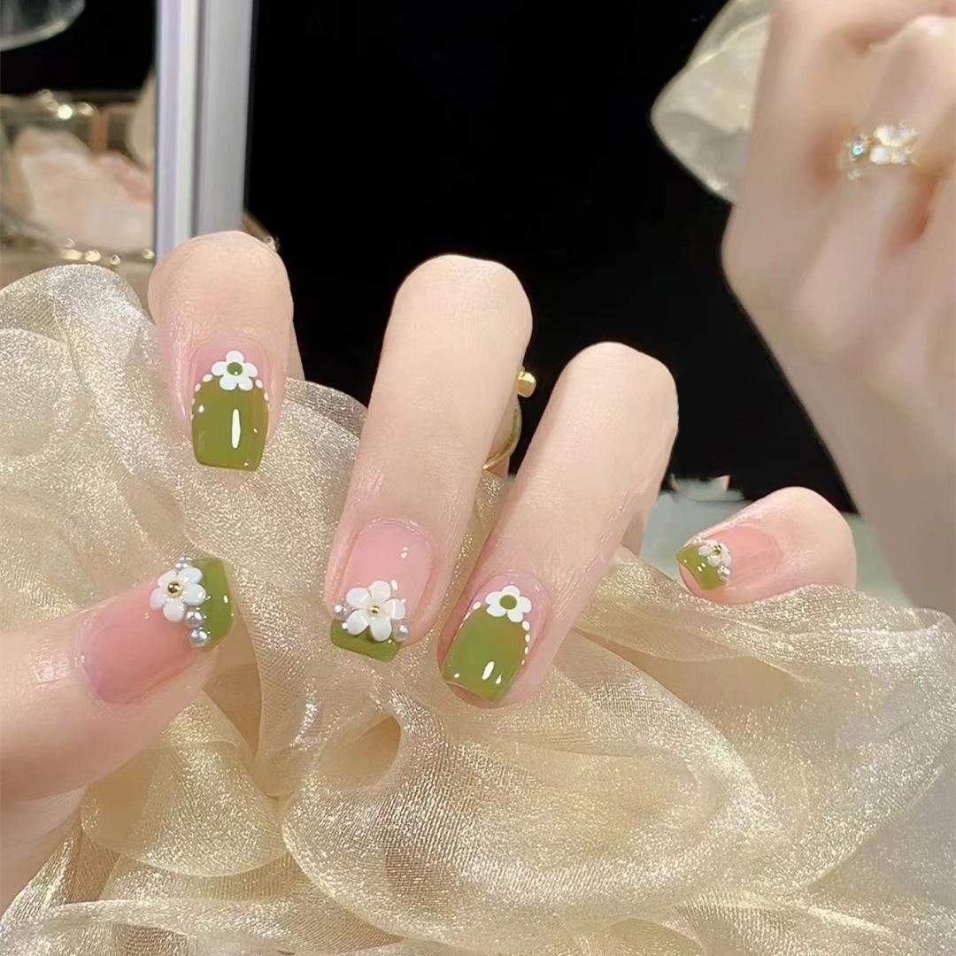 Green Floral Wearable Removable Finished Nails - Medium Length False Nail Patches
Green Floral Wearable Removable Finished Nails - Medium Length False Nail Patches