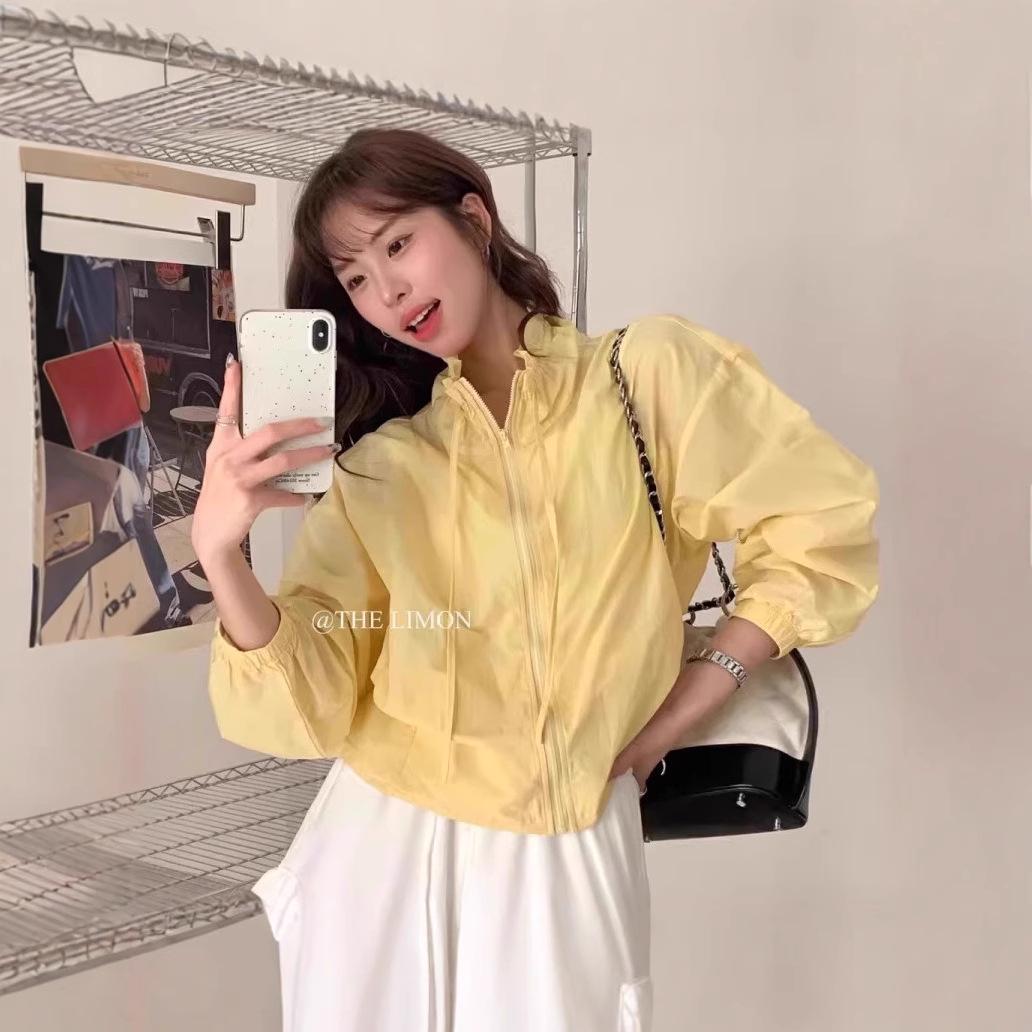 Women s Versatile Stand Collar Windbreaker with Drawstring, Sun Protection, Slimming Fit, Solid Color – Spring/Summer 2025 Collection One Size
Women s Versatile Stand Collar Windbreaker with Drawstring, Sun Protection, Slimming Fit, Solid Color – Spring/Summer 2025 Collection One Size