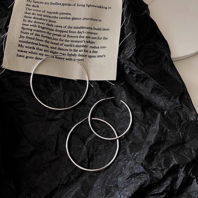 DOUDOU 925 Silver Exaggerated Retro Hoop Ear Cuffs - Chic European & American Style for Women 4cm Hoop
DOUDOU 925 Silver Exaggerated Retro Hoop Ear Cuffs - Chic European & American Style for Women 4cm Hoop