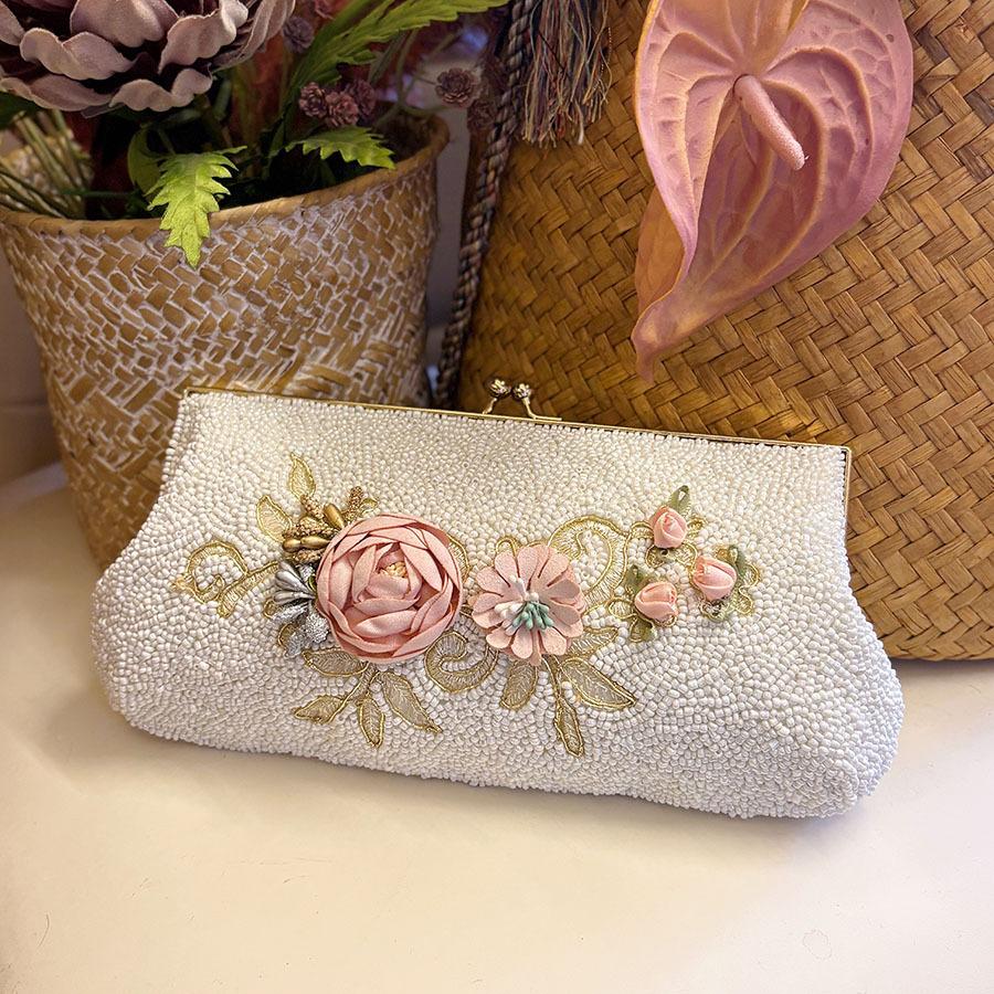 French temperament celebrity beaded flower clutch bag new Chinese style cheongsam versatile dinner bag shoulder bag белый
French temperament celebrity beaded flower clutch bag new Chinese style cheongsam versatile dinner bag shoulder bag белый