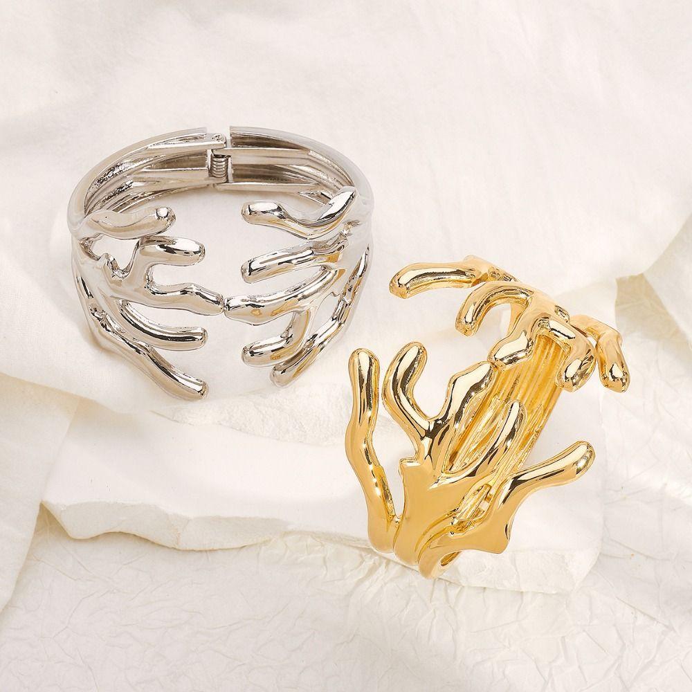 Hyperbole Wide Irregular Open Bangle Europe American Style Exaggerated Bracelet Girls срібний
Hyperbole Wide Irregular Open Bangle Europe American Style Exaggerated Bracelet Girls срібний