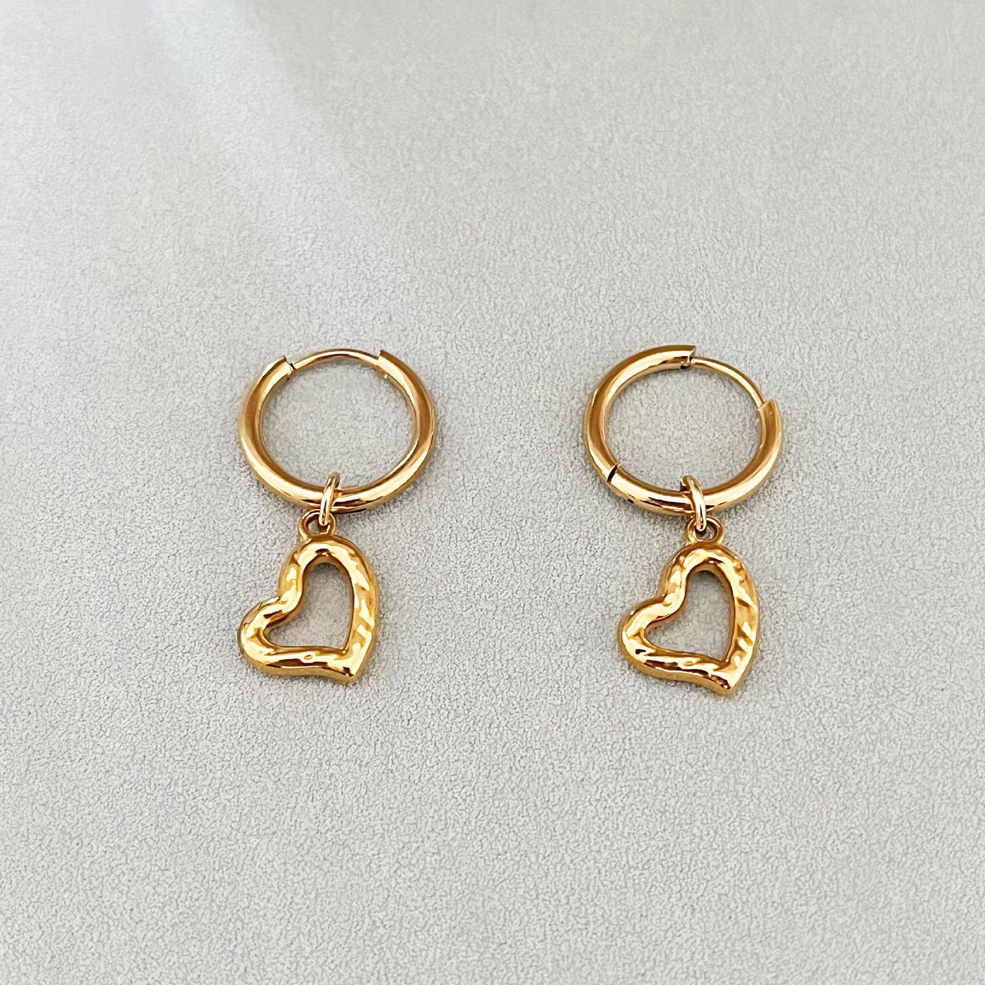 European and American Style High-End Butterfly Heart Earrings - Hollowed-Out Design with Unique Personality
European and American Style High-End Butterfly Heart Earrings - Hollowed-Out Design with Unique Personality