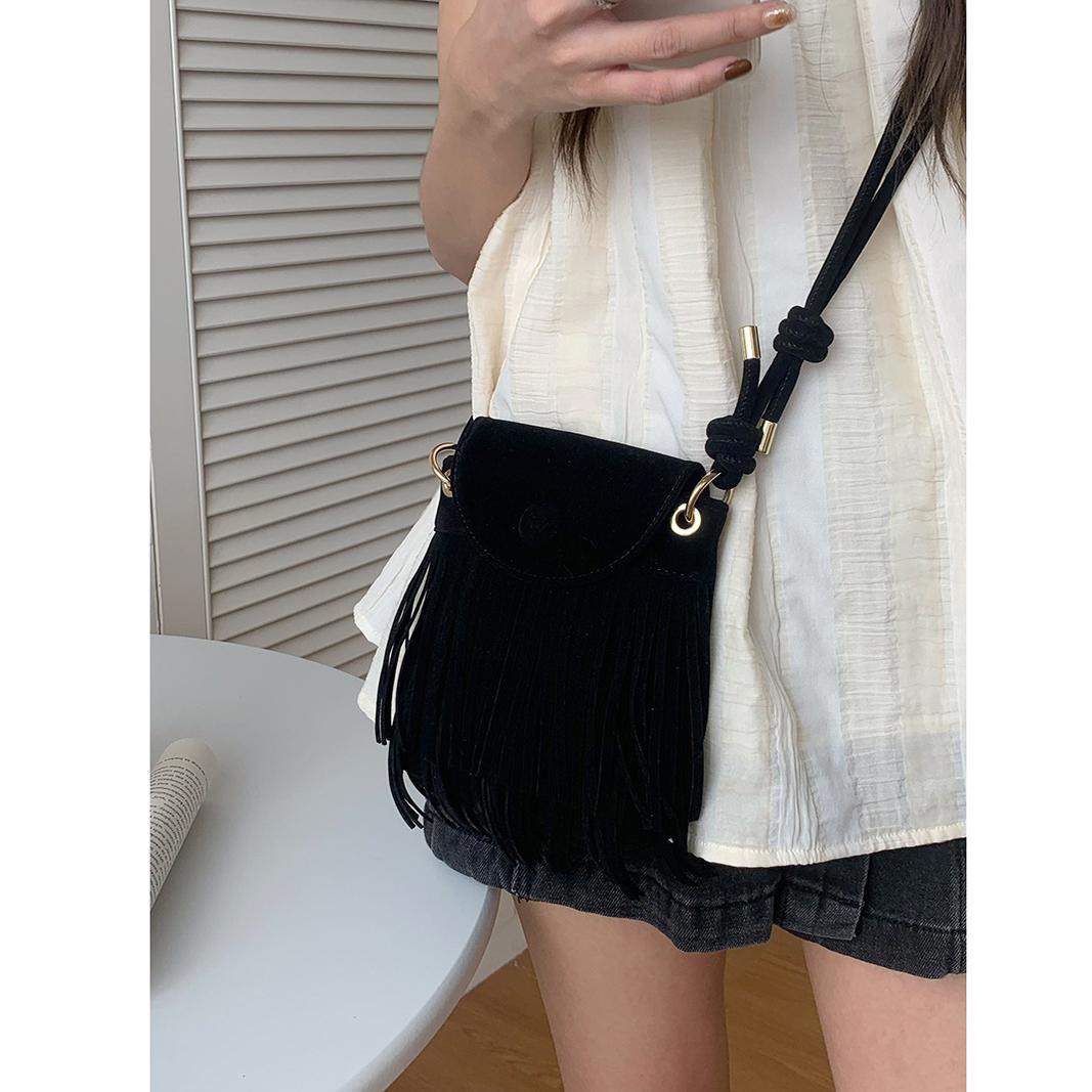 Модні жіночі замшеві сумки на плече з китицями та бахромою 2024 Нова модна жіноча сумка через плече Сумочка коричнева чорна чорний
Модні жіночі замшеві сумки на плече з китицями та бахромою 2024 Нова модна жіноча сумка через плече Сумочка коричнева чорна чорний
