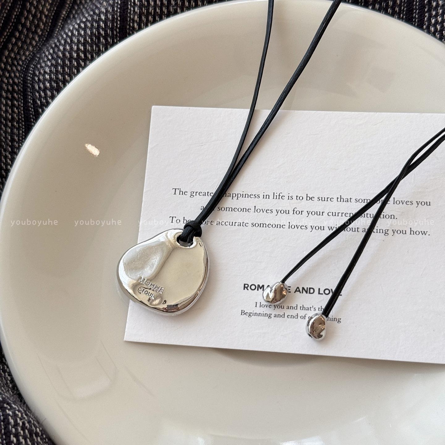 Ожерелье-подвеска в виде капли с буквой в корейском стиле для женщин - Универсальный аксессуар-цепочка для свитера
Ожерелье-подвеска в виде капли с буквой в корейском стиле для женщин - Универсальный аксессуар-цепочка для свитера