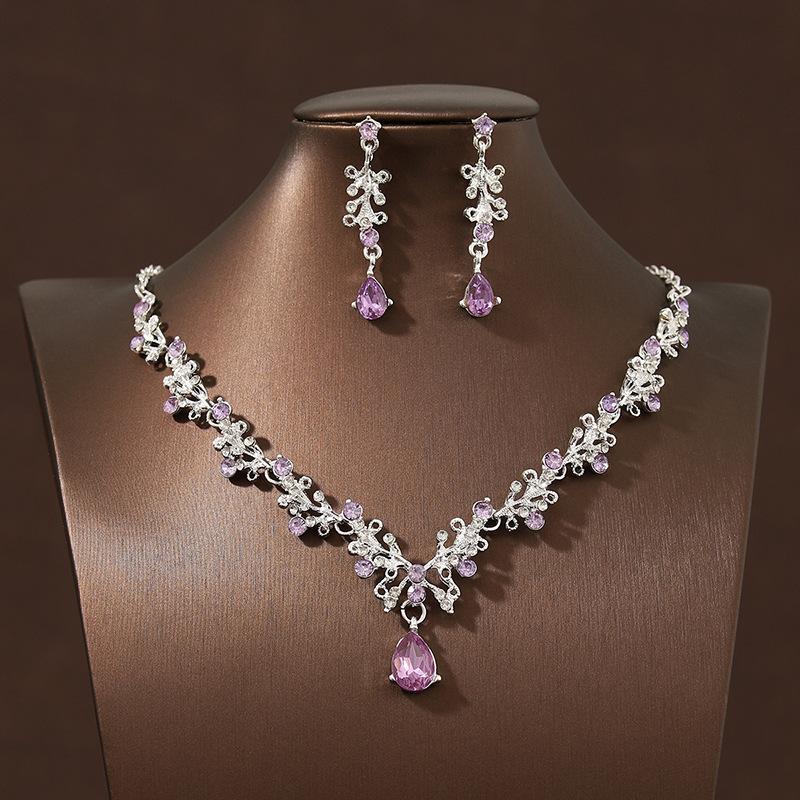 3pcs Vintage Jewelry Set With Earrings, Necklace And Crystal Inlaid, Red Or Black Color, Perfect Gift For Her On Birthday, Wedding Or Party
3pcs Vintage Jewelry Set With Earrings, Necklace And Crystal Inlaid, Red Or Black Color, Perfect Gift For Her On Birthday, Wedding Or Party