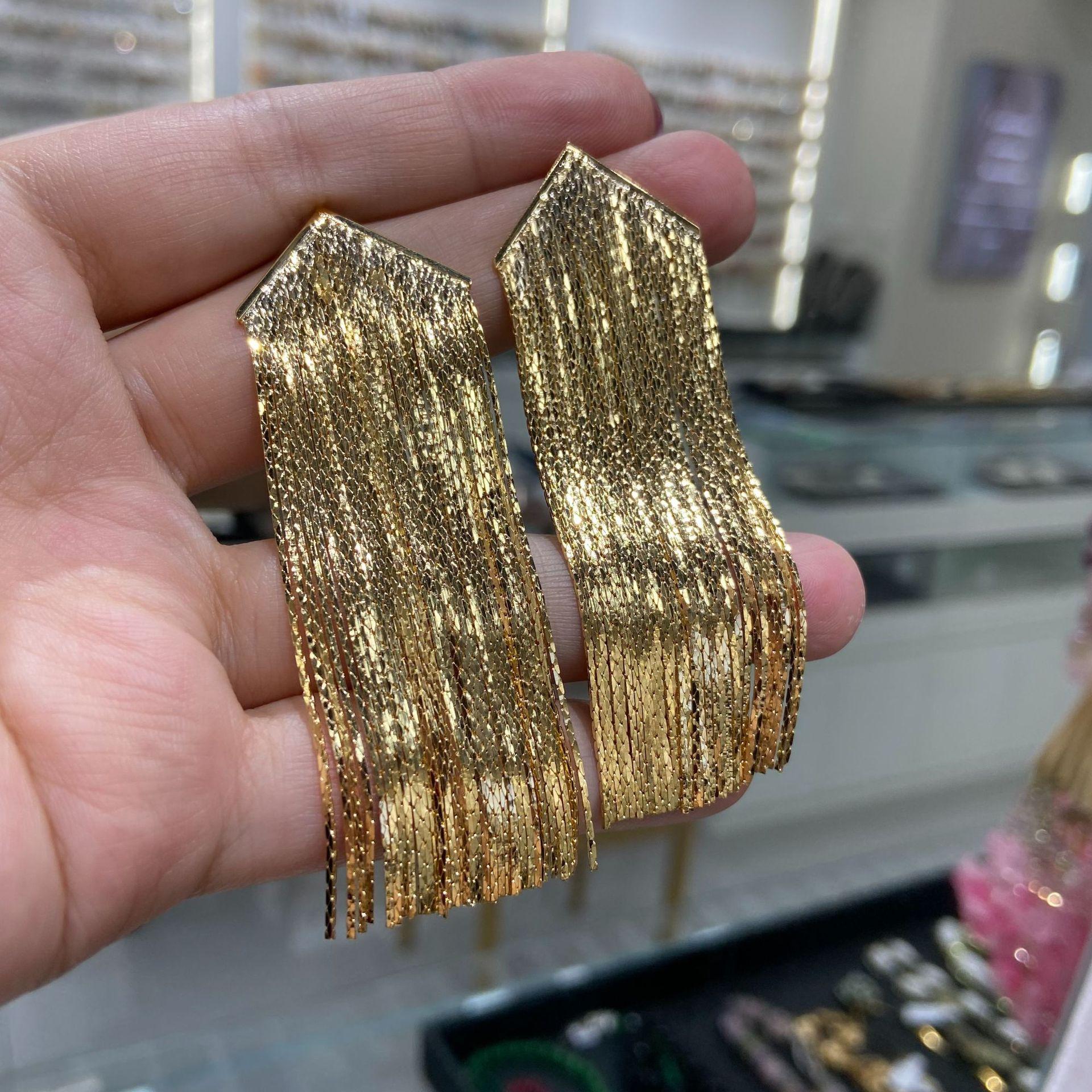 Long Inverted V Fringed Earrings, Atmospheric Exaggerated Chain Earrings, Light Luxury, High-End Sense, Smart Face, Small Earrings, Women
Long Inverted V Fringed Earrings, Atmospheric Exaggerated Chain Earrings, Light Luxury, High-End Sense, Smart Face, Small Earrings, Women