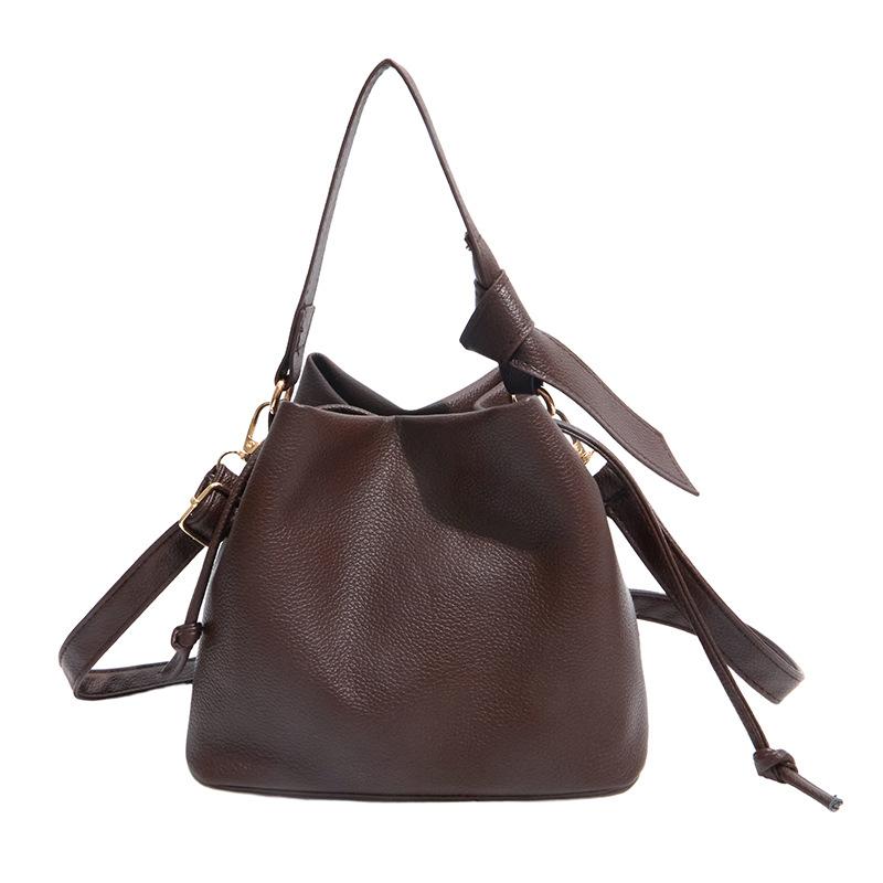 Portable shoulder bucket casual fashion new trend retro design magnetic buckle closed commuter large capacity messenger bag
Portable shoulder bucket casual fashion new trend retro design magnetic buckle closed commuter large capacity messenger bag