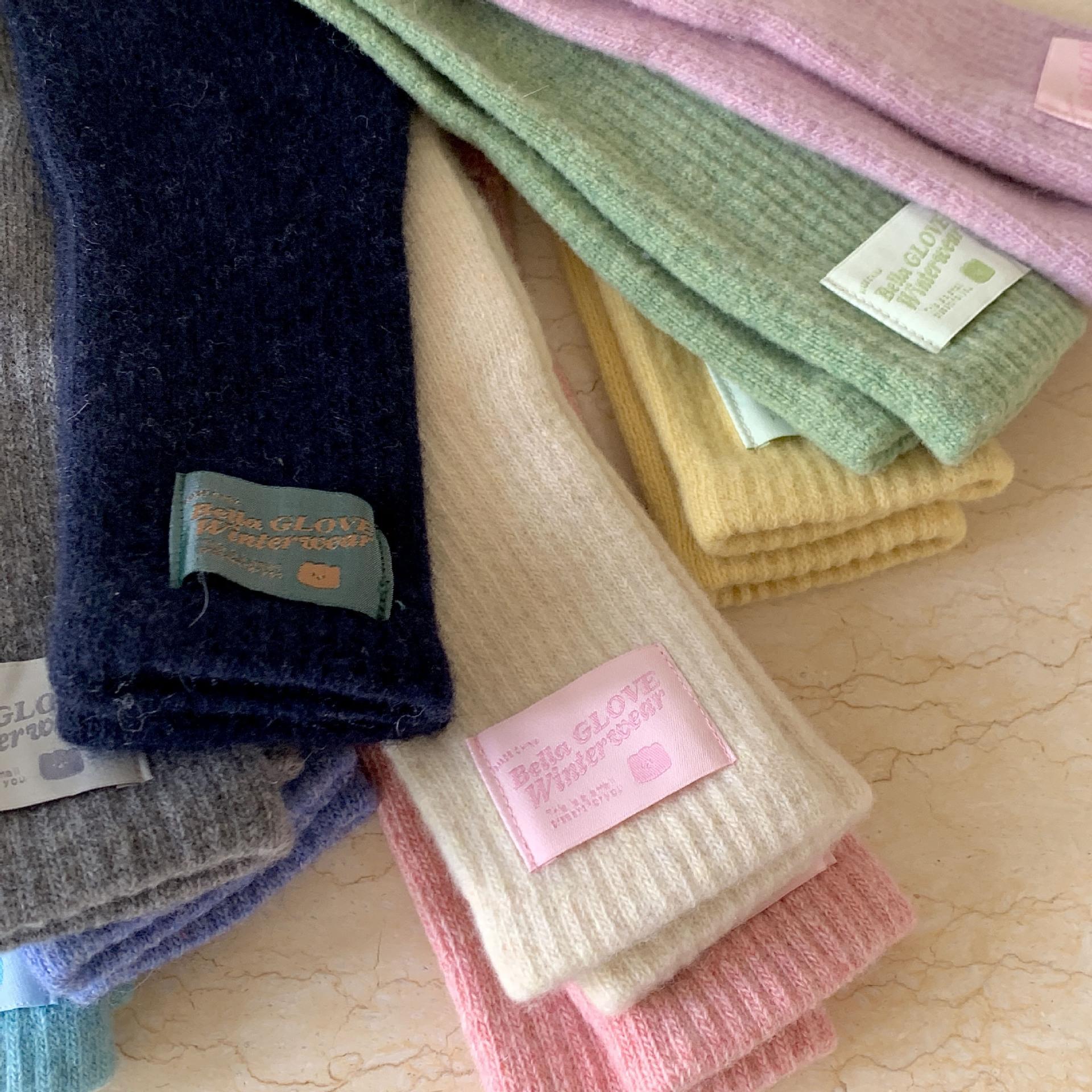 Warm gloves knitted wool knitted long gloves women s winter five-finger touchscreen riding gloves average size чорний
Warm gloves knitted wool knitted long gloves women s winter five-finger touchscreen riding gloves average size чорний