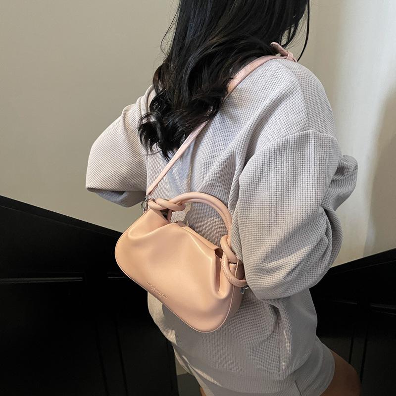 High-end niche bag women s 2025 new summer versatile messenger bag fashionable portable pleated small bag
High-end niche bag women s 2025 new summer versatile messenger bag fashionable portable pleated small bag