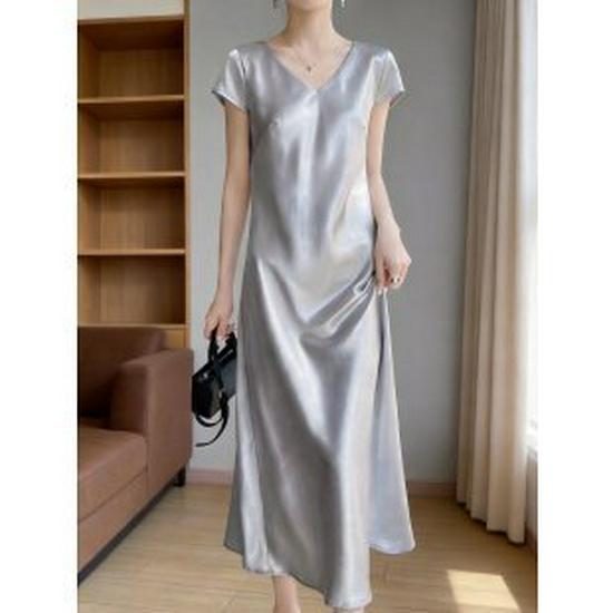 Elegant Black V-Neck Summer Maxi Dress for Women: High-End Feel, Short Sleeves, Slimming, Loose Fit 4XL (135-145 jin) світло-синій колір
Elegant Black V-Neck Summer Maxi Dress for Women: High-End Feel, Short Sleeves, Slimming, Loose Fit 4XL (135-145 jin) світло-синій колір